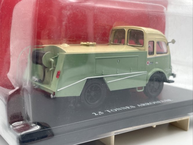  2.5 Tonnes Arroseuse 1/43 Hachette