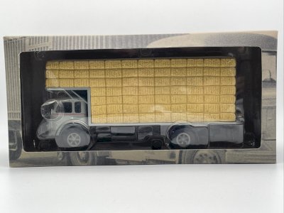 Renault Faineant R4200 Straw Flatbed 1/43 IXO Altaya