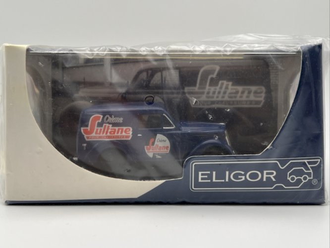 Renault Juvaquatre Crème Sultane pour chaussures  1/43 Eligor