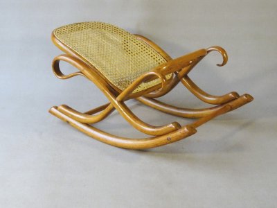 THONET rocking footrest called "flâneuse". Ca. 1910