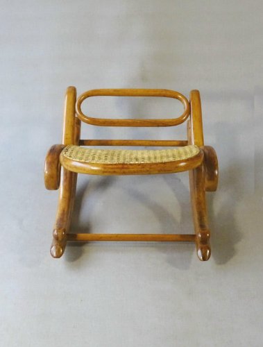 Repose-pieds à bascule THONET dit « flâneuse ». Ca. 1910