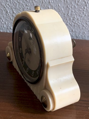 Réveil mécanique en bakélite SMI art déco fonctionne