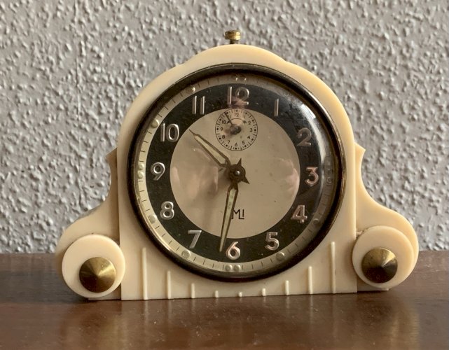 Réveil mécanique en bakélite SMI art déco fonctionne