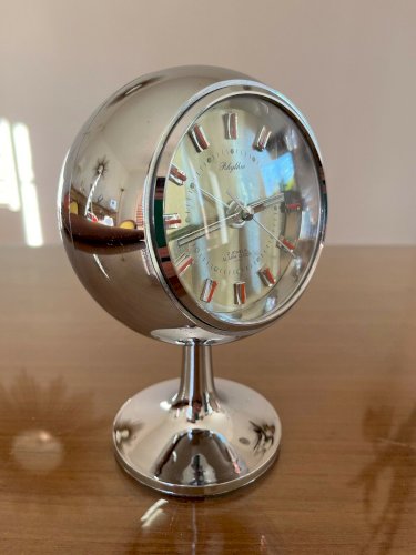REVEIL MECANIQUE  RHYTHM JAPON N°51129, PIED TULIPE CHROME ANNEES 70 VINTAGE 