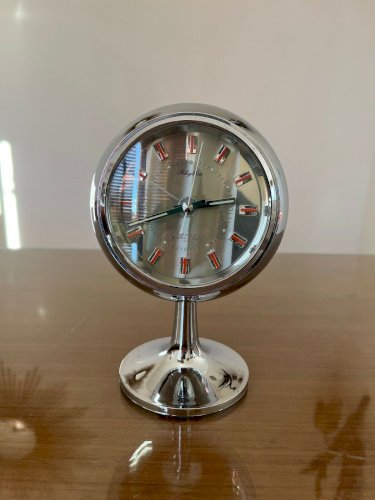 REVEIL MECANIQUE  RHYTHM JAPON N°51129, PIED TULIPE CHROME ANNEES 70 VINTAGE 