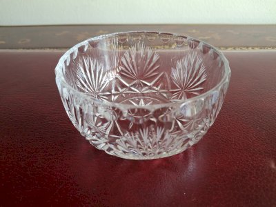 Rince doigt ou petit bol en cristal taillé 12 cm hauteur 5,7 cm pour  sauce, crème, cacahuètes ...