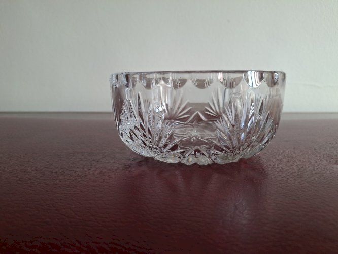 Rince doigt ou petit bol en cristal taillé 12 cm hauteur 5,7 cm pour  sauce, crème, cacahuètes ...