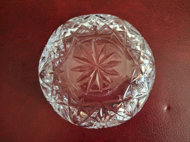 Rince doigt ou petit bol en cristal taillé 12 cm hauteur 5,7 cm pour  sauce, crème, cacahuètes ...