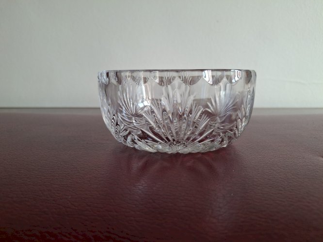 Rince doigt ou petit bol en cristal taillé 12 cm hauteur 5,7 cm pour  sauce, crème, cacahuètes ...