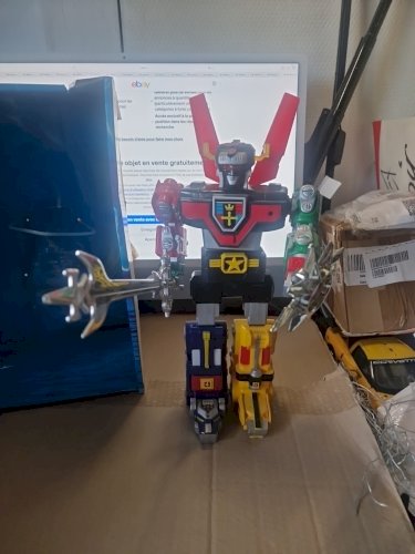 ROBOT Voltron cyber sentinel -30 cm-motion ,light and sound