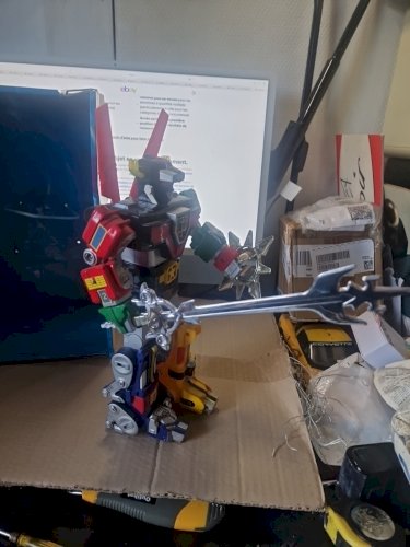 ROBOT Voltron cyber sentinel -30 cm-motion ,light and sound