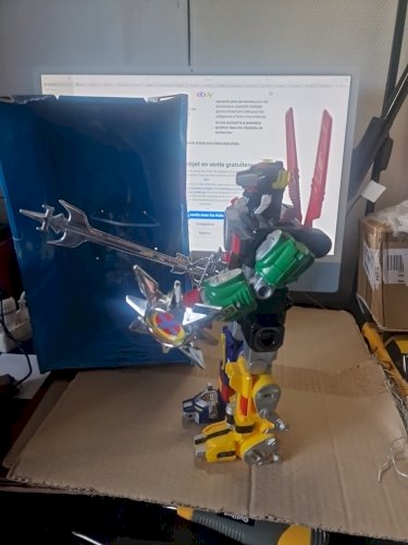 ROBOT Voltron cyber sentinel -30 cm-motion ,light and sound