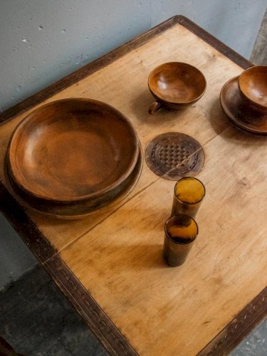 Romy, la table à manger carrée en bois N°525