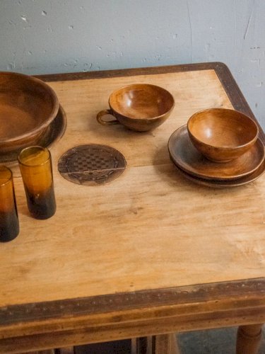 Romy, la table à manger carrée en bois N°525