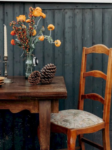 Romy, la table à manger en bois foncé N°504