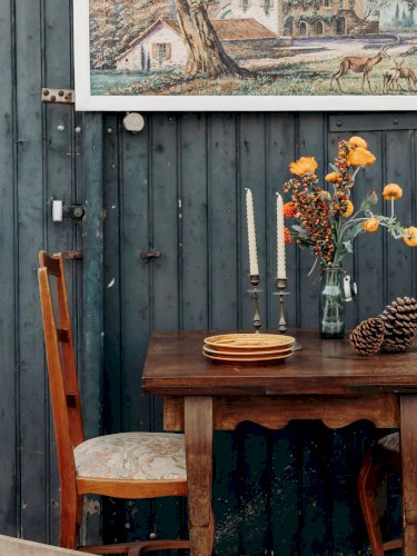 Romy, la table à manger en bois foncé N°504