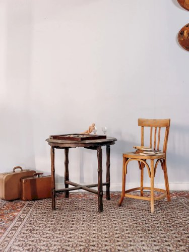 Romy, la table à manger en bois foncé N°519