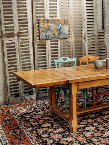 Romy, la table à manger en bois massif N°433