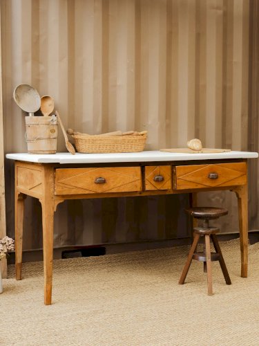 Romy, la table à manger en bois N°395