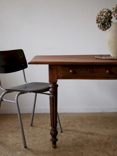 Romy, la table à manger en bois N°477