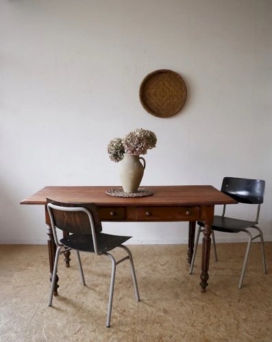 Romy, la table à manger en bois N°477