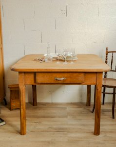 Romy, the wooden dining table No. 501