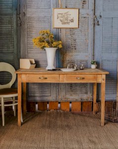 Romy, the wooden dining table No. 589