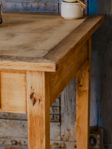 Romy, la table à manger en bois N°589