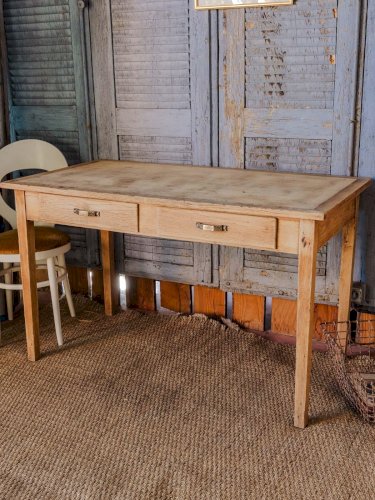 Romy, la table à manger en bois N°589