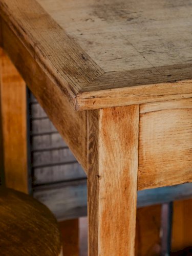 Romy, la table à manger en bois N°589