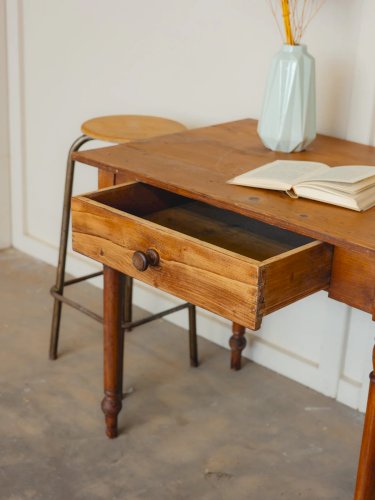 Romy, la table à manger en bois N°590