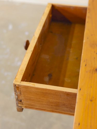 Romy, la table à manger en bois N°590