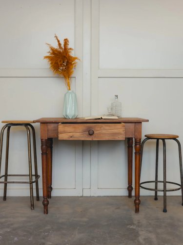 Romy, la table à manger en bois N°590