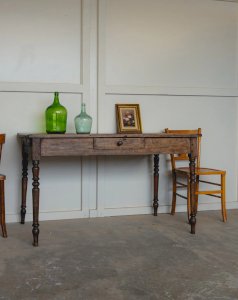 Romy, la table à manger en bois N°593