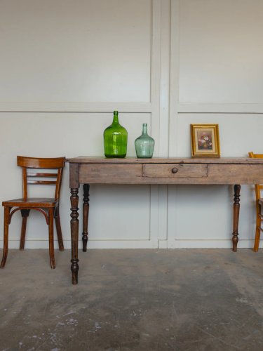 Romy, la table à manger en bois N°593