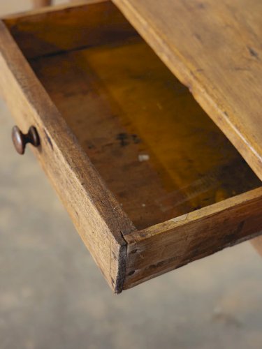 Romy, la table à manger en bois N°593