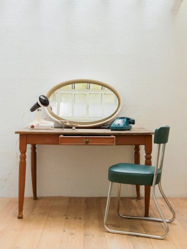 Romy, la table à manger en bois peinte N°475