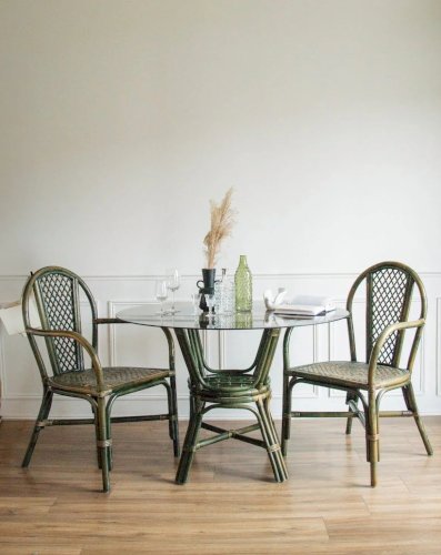 Romy, la table à manger en rotin vert N°394
