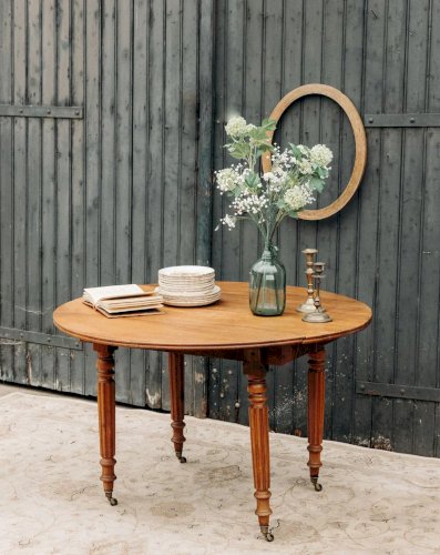 Romy, la table à manger ronde en bois N°430