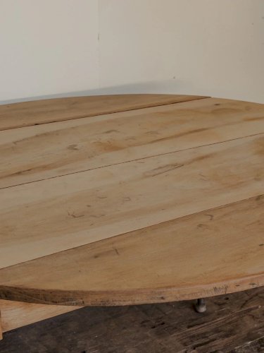 Romy, la table à manger ronde en bois N°574