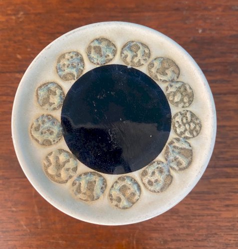 Royal Copenhagen, boîte à pilules en porcelaine blanche. Numérotée.