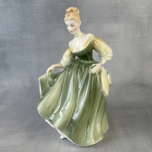 ROYAL DOULTON Elegant Woman Figurine Fair Lady HN 2193 from 1962
