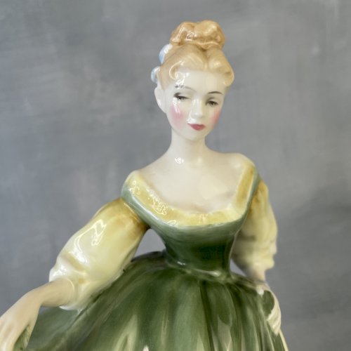ROYAL DOULTON Figurine femme élégante Fair Lady HN 2193 de 1962