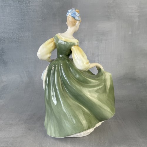 ROYAL DOULTON Figurine femme élégante Fair Lady HN 2193 de 1962