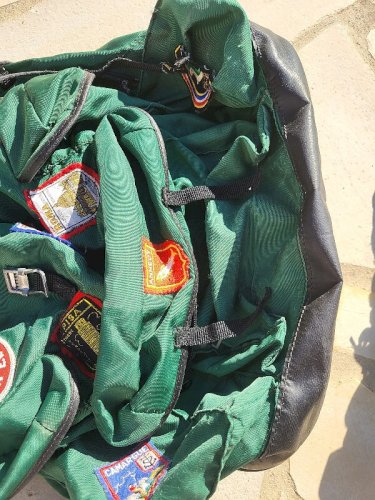 SAC A DOS DE VOYAGE AVEC ECUSSONS