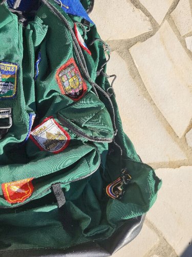 SAC A DOS DE VOYAGE AVEC ECUSSONS