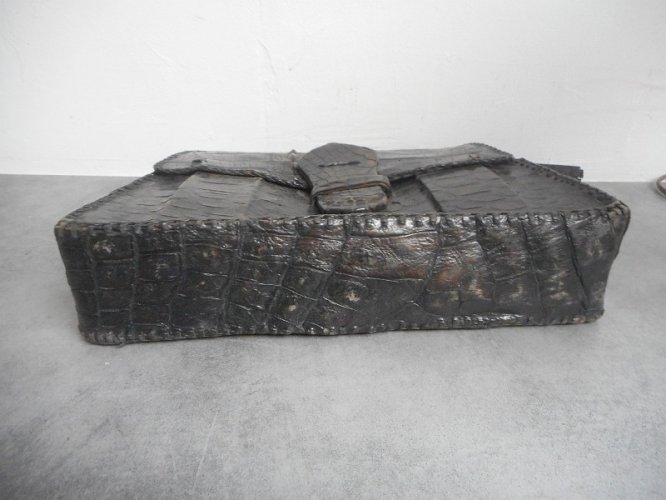 SAC A MAIN NOIR VINTAGE EN CUIR DE CROCODILE