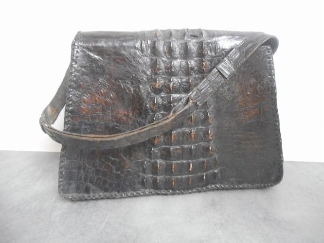SAC A MAIN NOIR VINTAGE EN CUIR DE CROCODILE