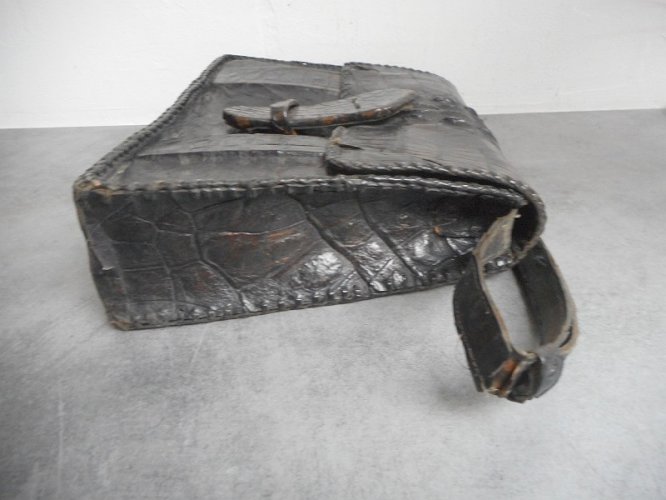 SAC A MAIN NOIR VINTAGE EN CUIR DE CROCODILE