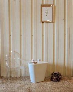 Sacha, the white lacquered side table N°20